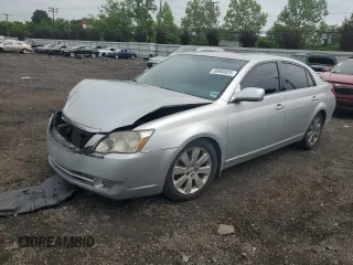 2005 Toyota Avalon XL z VIN 4T1BK36B45U057164, wystawiony jako Copart lot #58988925 z przebiegiem 239 576 mil mil oraz Czysty tytuł • Clean title. Historia ofert i sprzedaży dostępna na DreamBid. Obrazek 1.
