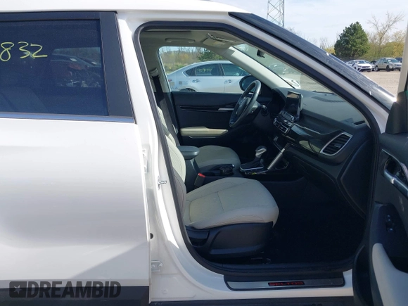 2023 Kia Seltos EX z VIN KNDERCAA3P7459805, wystawiony jako IAAI lot #42192832 z przebiegiem 11 833 mil mil oraz . Historia ofert i sprzedaży dostępna na DreamBid. Obrazek 5.