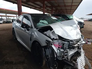 2025 Toyota Camry LE z VIN 4T1DAACK2SU103770, wystawiony jako IAAI lot #41566566 z przebiegiem 145 mil mil oraz . Historia ofert i sprzedaży dostępna na DreamBid. Obrazek 1.