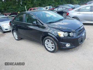 2016 Chevrolet Sonic LT z VIN 1G1JC5SH7G4104704, wystawiony jako IAAI lot #42693256 z przebiegiem 190 888 mil mil oraz . Historia ofert i sprzedaży dostępna na DreamBid. Obrazek 1.