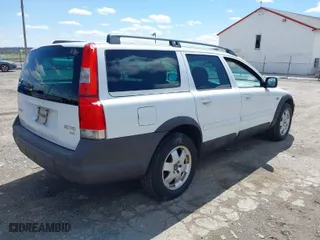 2004 Volvo V70 XC70 with VIN YV1SZ59H541164052, listed as a IAAI auction lot 41943027 with 184,868 mi miles. Bid and sale history available at carsss.com. Image 4.