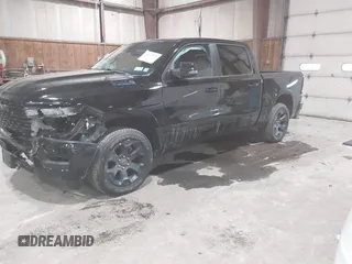 2025 Ram 1500 Big Horn z VIN 1C6RRFFG0SN572588, wystawiony jako IAAI lot #41629079 z przebiegiem 6 675 mil mil oraz . Historia ofert i sprzedaży dostępna na DreamBid. Obrazek 17.