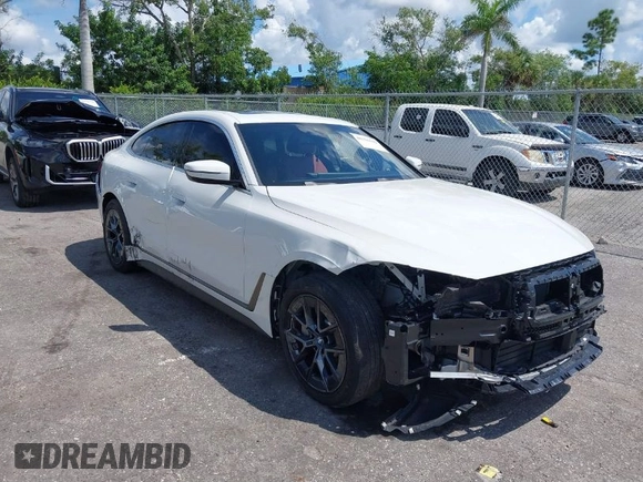2024 BMW i4 eDrive35 z VIN WBY43AW02RFR51721, wystawiony jako IAAI lot #40336142 z przebiegiem 20 090 mil mil oraz . Historia ofert i sprzedaży dostępna na DreamBid. Obrazek 1.