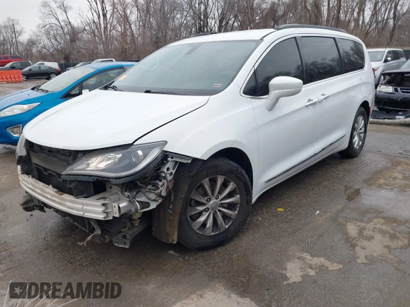 2017 Chrysler Pacifica Touring L with VIN 2C4RC1BG4HR583463, listed as a IAAI auction lot 41487599 with 180,459 mi miles and . Bid and sale history available at DreamBid. Image 19.