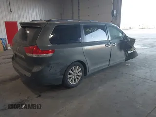 2011 Toyota Sienna XLE with VIN 5TDDK3DC6BS025101, listed as a IAAI auction lot 41473796 with 211,467 mi miles. Bid and sale history available at carsss.com. Image 4.