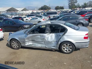 2004 BMW 3 Series 325i with VIN WBAAZ33494KP83238, listed as a IAAI auction lot 41594397 with 1 mi miles. Bid and sale history available at carsss.com. Image 14.