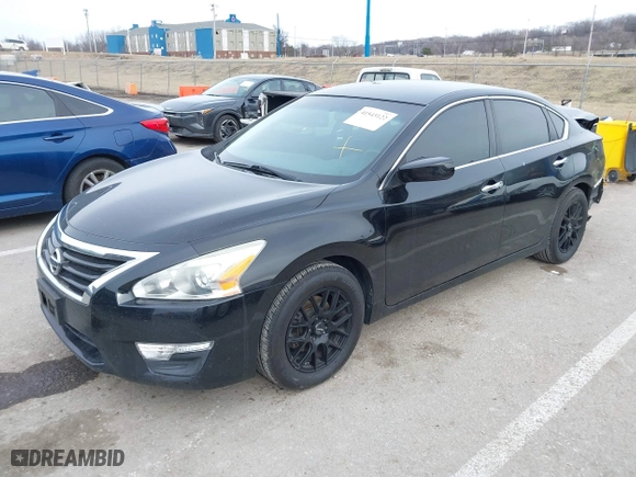 2015 Nissan Altima 2.5 with VIN 1N4AL3AP7FN324010, listed as a IAAI auction lot 41543122 with 137,178 mi miles. Bid and sale history available at carsss.com. Image 2.