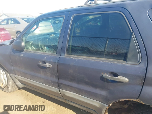 2003 Ford Escape XLT Popular with VIN 1FMYU03103KD07779, listed as a IAAI auction lot 42019919 with 245,522 mi miles. Bid and sale history available at carsss.com. Image 14.