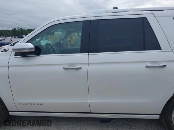 2019 Ford Expedition Max Platinum z VIN 1FMJK1MT1KEA00308, wystawiony jako IAAI lot #42299341 z przebiegiem 114 994 mil mil oraz . Historia ofert i sprzedaży dostępna na DreamBid. Obrazek 14.