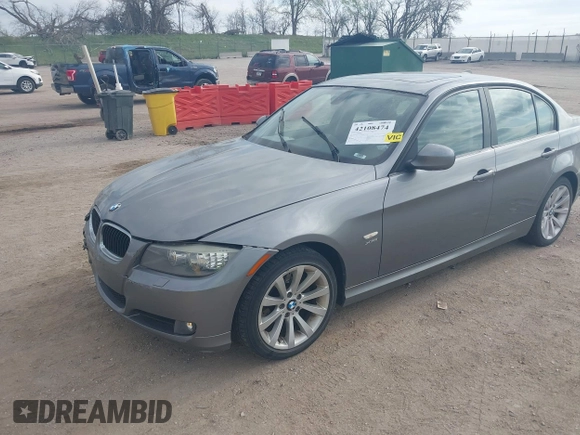 2011 BMW 3 Series 328i xDrive z VIN WBAPK5C52BF123454, wystawiony jako IAAI lot #42108474 z przebiegiem 111 165 mil mil oraz . Historia ofert i sprzedaży dostępna na DreamBid. Obrazek 17.