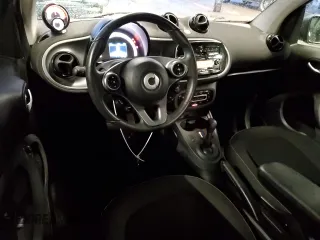 2019 Smart fortwo Pure z VIN WMEFJ9BA2KK396037, wystawiony jako Copart lot #83991904 z przebiegiem 32 137 mil mil oraz Szkody całkowita. Historia ofert i sprzedaży dostępna na DreamBid. Obrazek 8.