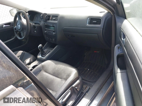 2014 Volkswagen Jetta SE z VIN 3VWD17AJ1EM238164, wystawiony jako IAAI lot #42672236 z przebiegiem 126 098 mil mil oraz . Historia ofert i sprzedaży dostępna na DreamBid. Obrazek 5.