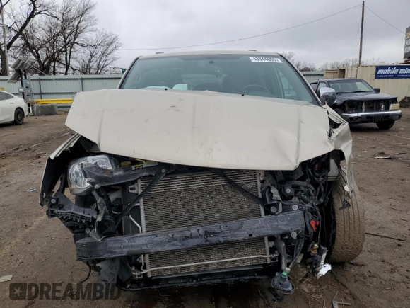 2014 Chrysler Town & Country Touring-L with VIN 2C4RC1CG2ER165008, listed as a Copart auction lot 43344605 with 132,203 mi miles and Salvage Title. Bid and sale history available at carsss.com. Image 5.