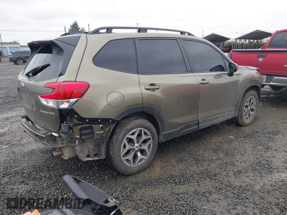2024 Subaru Forester Premium with VIN JF2SKADC8RH506169, listed as a IAAI auction lot 41528579 with 13,099 mi miles. Bid and sale history available at carsss.com. Image 4.