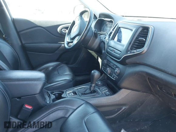 2019 Jeep Cherokee Latitude Plus with VIN 1C4PJMLB9KD177741, listed as a IAAI auction lot 41904835 with 110,792 mi miles. Bid and sale history available at carsss.com. Image 5.