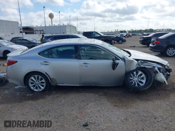 2013 Lexus ES 300h Hybrid with VIN JTHBW1GG5D2037179, listed as a IAAI auction lot 41775233 with 136,274 mi miles. Bid and sale history available at carsss.com. Image 14.