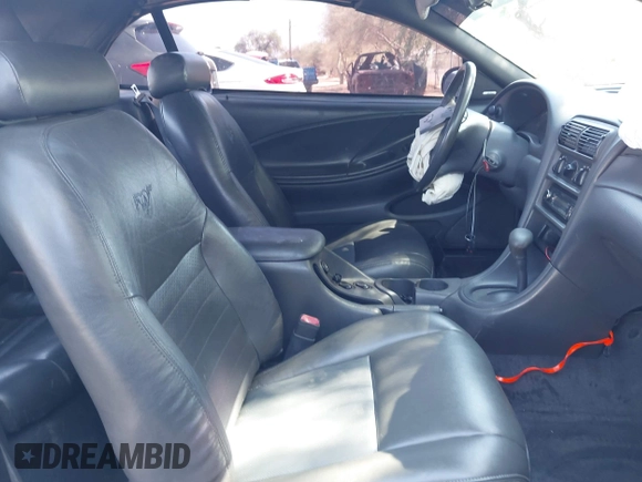 1999 Ford Mustang GT z VIN 1FAFP45X4XF117368, wystawiony jako IAAI lot #42714841 z przebiegiem 135 368 mil mil oraz . Historia ofert i sprzedaży dostępna na DreamBid. Obrazek 5.