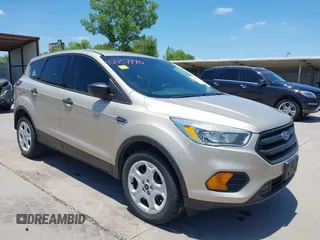 2017 Ford Escape S z VIN 1FMCU0F71HUA80494, wystawiony jako IAAI lot #42457990 z przebiegiem 121 903 mil mil oraz . Historia ofert i sprzedaży dostępna na DreamBid. Obrazek 1.