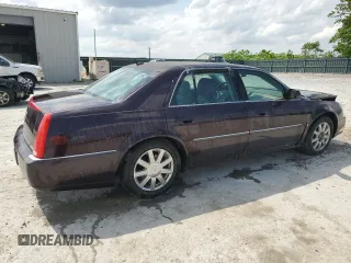 2008 Cadillac DTS 1SD z VIN 1G6KD57Y58U104142, wystawiony jako Copart lot #55274255 z przebiegiem 229 226 mil mil oraz Szkody całkowita. Historia ofert i sprzedaży dostępna na DreamBid. Obrazek 3.