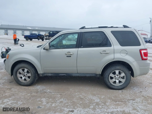 2009 Ford Escape Limited with VIN 1FMCU047X9KC30599, listed as a IAAI auction lot 41375656 with 122,185 mi miles. Bid and sale history available at carsss.com. Image 14.