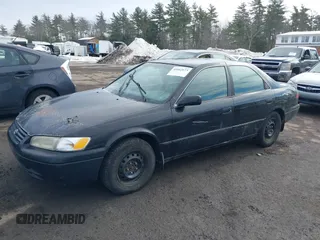 1998 Toyota Camry LE z VIN 4T1BG22K7WU236334, wystawiony jako IAAI lot #41662673 z przebiegiem 182 960 mil mil oraz . Historia ofert i sprzedaży dostępna na DreamBid. Obrazek 2.