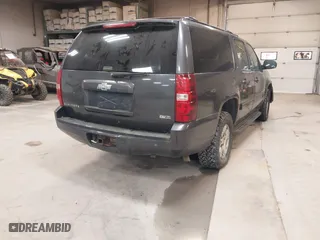 2010 Chevrolet Suburban LT with VIN 1GNUKJE36AR139025, listed as a IAAI auction lot 41311327 with 201,955 mi miles. Bid and sale history available at carsss.com. Image 4.