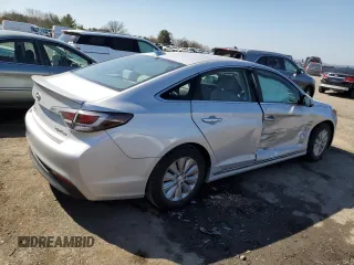 2016 Hyundai Sonata Hybrid SE with VIN KMHE24L1XGA025242, listed as a Copart auction lot 47191383 with 57,688 mi miles. Bid and sale history available at carsss.com. Image 3.