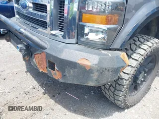 2008 Ford F-250 XL z VIN 1FTSX21R08EC85973, wystawiony jako IAAI lot #42645742 z przebiegiem 191 801 mil mil oraz . Historia ofert i sprzedaży dostępna na DreamBid. Obrazek 6.