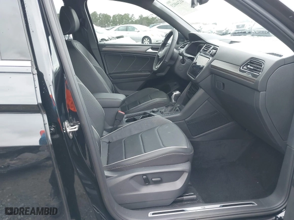 2022 Volkswagen Tiguan SEL R-Line with VIN 3VV4B7AX0NM177167, listed as a IAAI auction lot 41244023 with 16,312 mi miles. Bid and sale history available at carsss.com. Image 5.