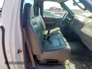2003 Ford F-150 XL z VIN 2FTPF17ZX3CA65314, wystawiony jako Copart lot #56379215 z przebiegiem 112 475 mil mil oraz Czysty tytuł • Clean title. Historia ofert i sprzedaży dostępna na DreamBid. Obrazek 10.