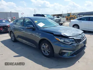 2020 Kia Optima LX z VIN 5XXGT4L36LG442884, wystawiony jako IAAI lot #42382431 z przebiegiem 129 552 mil mil oraz . Historia ofert i sprzedaży dostępna na DreamBid. Obrazek 1.