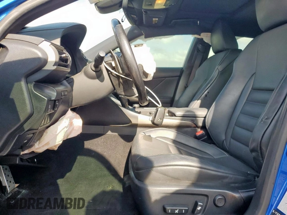 2017 Lexus IS 200t z VIN JTHBA1D26H5041351, wystawiony jako Copart lot #55345175 z przebiegiem 73 311 mil mil oraz Szkoda całkowita • Salvage title. Historia ofert i sprzedaży dostępna na DreamBid. Obrazek 7.