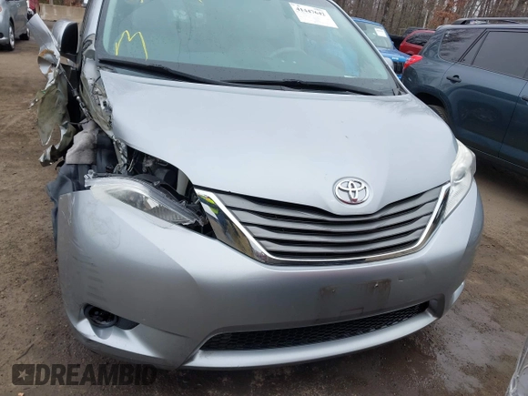 2014 Toyota Sienna XLE with VIN 5TDYK3DC5ES461184, listed as a IAAI auction lot 41447642 with 122,539 mi miles. Bid and sale history available at carsss.com. Image 12.
