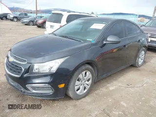 2015 Chevrolet Cruze LS z VIN 1G1PA5SH3F7174987, wystawiony jako IAAI lot #41836141 z przebiegiem 161 728 mil mil oraz . Historia ofert i sprzedaży dostępna na DreamBid. Obrazek 2.