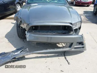 2014 Ford Mustang V6 с VIN 1ZVBP8AM5E5288545, выставлен на аукционе IAAI как лот 42494613 с пробегом 80 897 миль миль и . История ставок и продаж доступна на DreamBid. Изображение 6.
