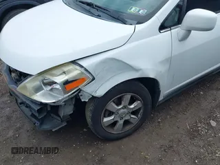 2008 Nissan Versa S с VIN 3N1BC11E48L398119, выставлен на аукционе IAAI как лот 42754328 с пробегом 179 056 миль миль и . История ставок и продаж доступна на DreamBid. Изображение 6.
