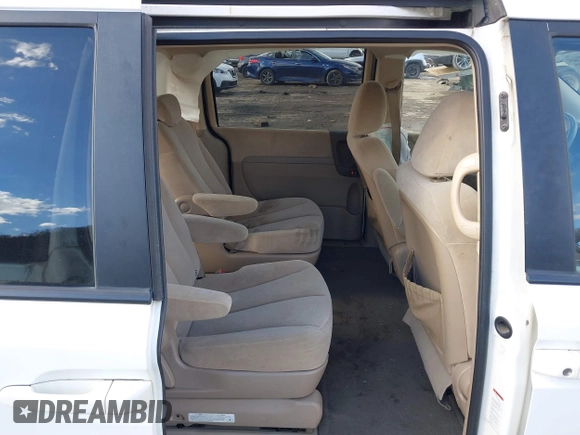 2008 Kia Sedona LX with VIN KNDMB233486240593, listed as a IAAI auction lot 41639585 with 173,067 mi miles. Bid and sale history available at carsss.com. Image 8.