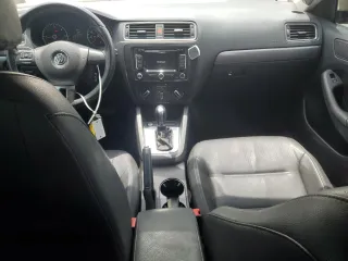 2013 Volkswagen Jetta TDI w/Premium/Nav с VIN 3VWLL7AJXDM200789, выставлен на аукционе Copart как лот 63700385 с пробегом 137 369 миль миль и Списание • Salvage title. История ставок и продаж доступна на DreamBid. Изображение 8.