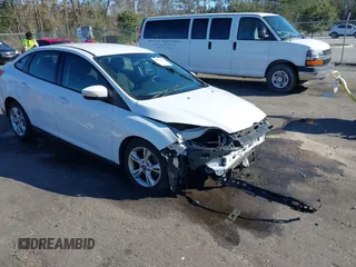 2013 Ford Focus SE with VIN 1FADP3F29DL178636, listed as a IAAI auction lot 40982395 with 1 mi miles. Bid and sale history available at carsss.com. Image 1.