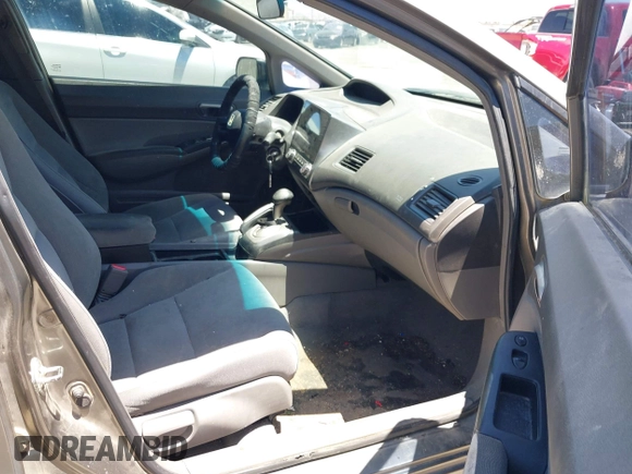 2008 Honda Civic LX z VIN 2HGFA16538H524963, wystawiony jako IAAI lot #42497277 z przebiegiem 441 700 mil mil oraz . Historia ofert i sprzedaży dostępna na DreamBid. Obrazek 5.