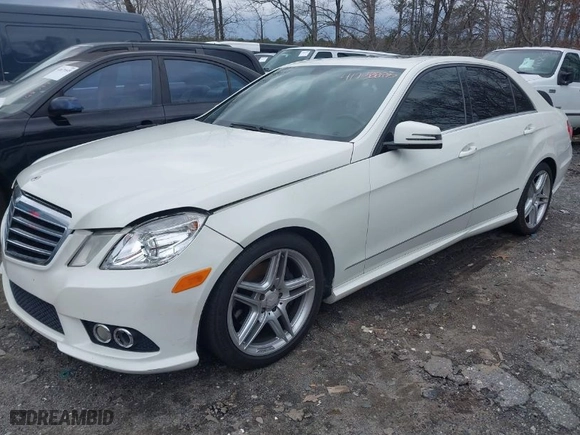 2010 Mercedes-Benz E-Class E 350 Luxury with VIN WDDHF8HB3AA073774, listed as a IAAI auction lot 41738885 with 205,553 mi miles. Bid and sale history available at carsss.com. Image 2.