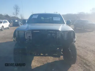 2006 Toyota Tacoma with VIN 5TEUU42N86Z253260, listed as a IAAI auction lot 41628070 with 194,352 mi miles. Bid and sale history available at carsss.com. Image 11.