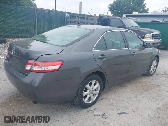 2011 Toyota Camry LE z VIN 4T4BF3EK0BR102446, wystawiony jako IAAI lot #42360776 z przebiegiem 202 324 mil mil oraz . Historia ofert i sprzedaży dostępna na DreamBid. Obrazek 4.