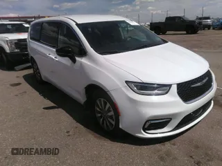 2024 Chrysler Pacifica Hybrid Select z VIN 2C4RC1S70RR103985, wystawiony jako IAAI lot #42052371 z przebiegiem 46 908 mil mil oraz . Historia ofert i sprzedaży dostępna na DreamBid. Obrazek 1.