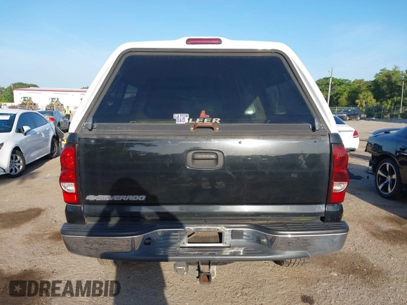 2007 Chevrolet Silverado 1500HD LT1 z VIN 1GCGC13U17F197536, wystawiony jako IAAI lot #42167105 z przebiegiem 177 604 mil mil oraz . Historia ofert i sprzedaży dostępna na DreamBid. Obrazek 16.