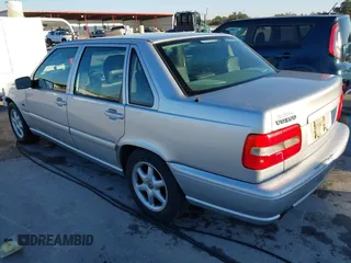 1998 Volvo S70 with VIN YV1LS5571W1502619, listed as a IAAI auction lot 40957692 with 268,926 mi miles. Bid and sale history available at carsss.com. Image 3.