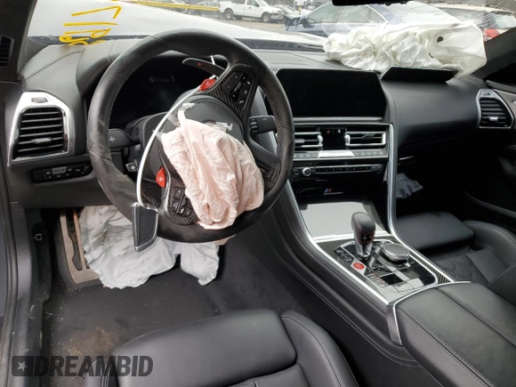 2020 BMW M8 z VIN WBSAE0C08LCD38407, wystawiony jako Copart lot #36917983 z przebiegiem 24 462 mil mil oraz . Historia ofert i sprzedaży dostępna na DreamBid. Obrazek 8.