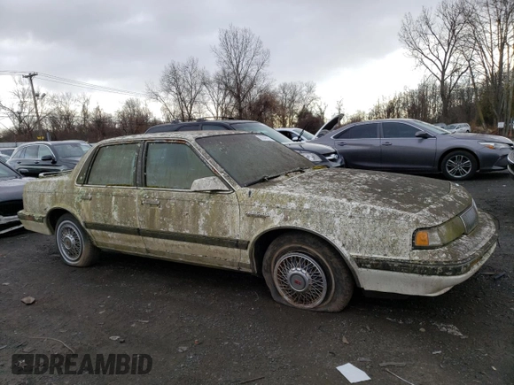 1989 Oldsmobile Cutlass z VIN 1G3AM51W0KG347458, wystawiony jako Copart lot #86949074 z przebiegiem 30 169 mil mil oraz Tytuł czysty. Historia ofert i sprzedaży dostępna na DreamBid. Obrazek 4.