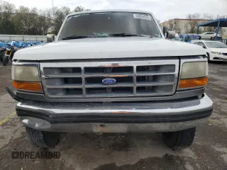 1992 Ford F-250 z VIN 1FTHX26G4NKB83915, wystawiony jako Copart lot #55854535 z przebiegiem Nie podano mil oraz Szkoda całkowita • Salvage title. Historia ofert i sprzedaży dostępna na DreamBid. Obrazek 5.