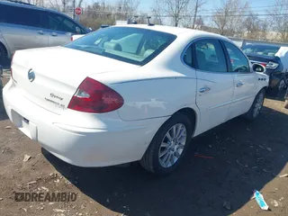 2007 Buick LaCrosse CXS with VIN 2G4WE587471117259, listed as a IAAI auction lot 41882777 with 201,787 mi miles. Bid and sale history available at carsss.com. Image 4.
